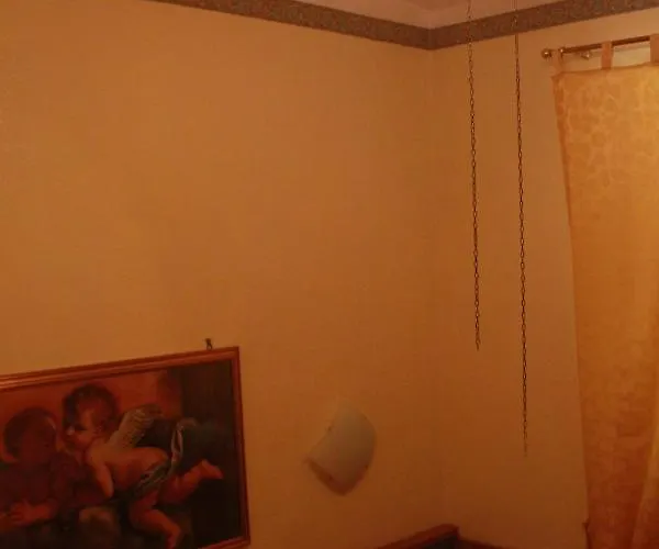 Yiennese Two Nocleg ze śniadaniem *